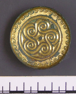 Saucer brooch